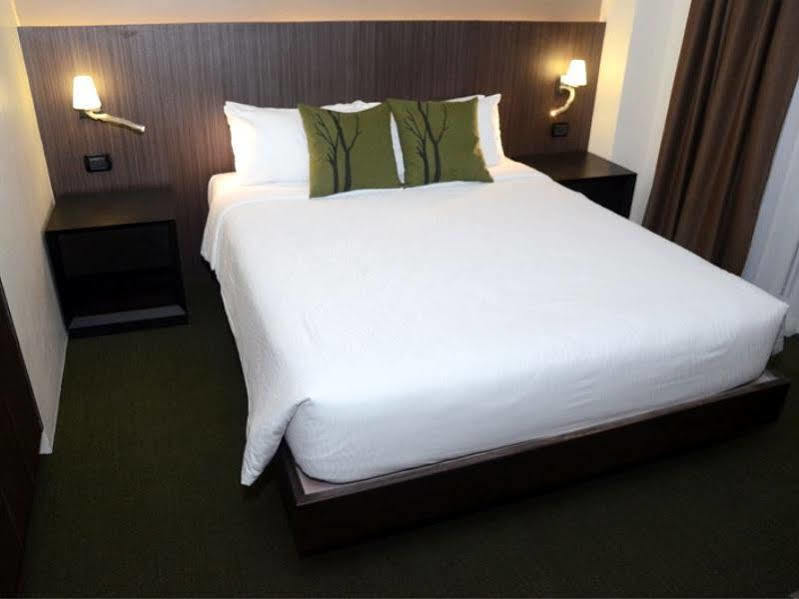 Stradella Hotel Pasig City Esterno foto