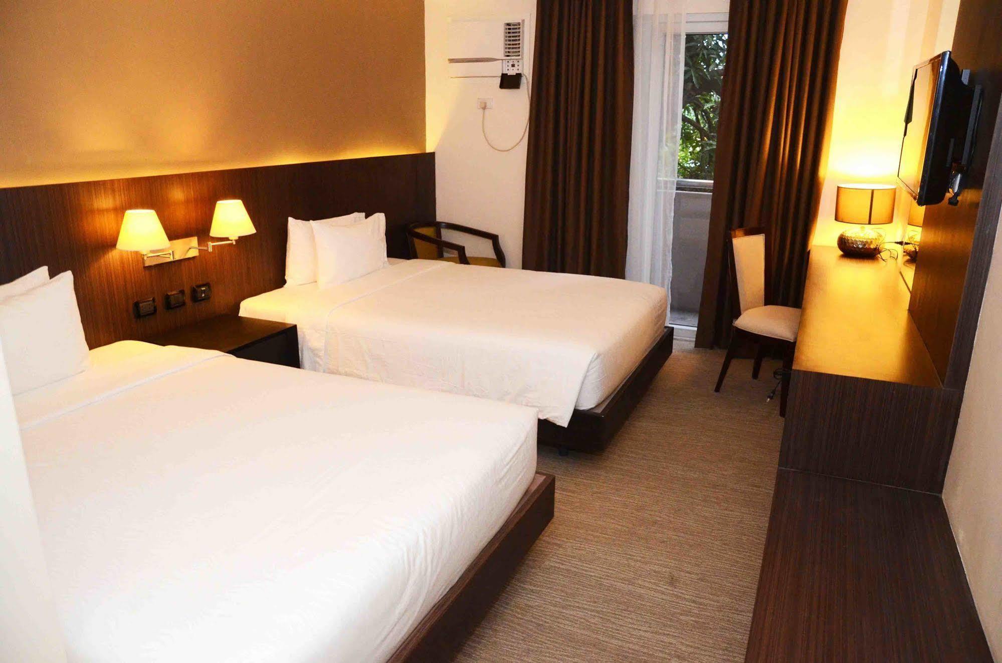 Stradella Hotel Pasig City Esterno foto