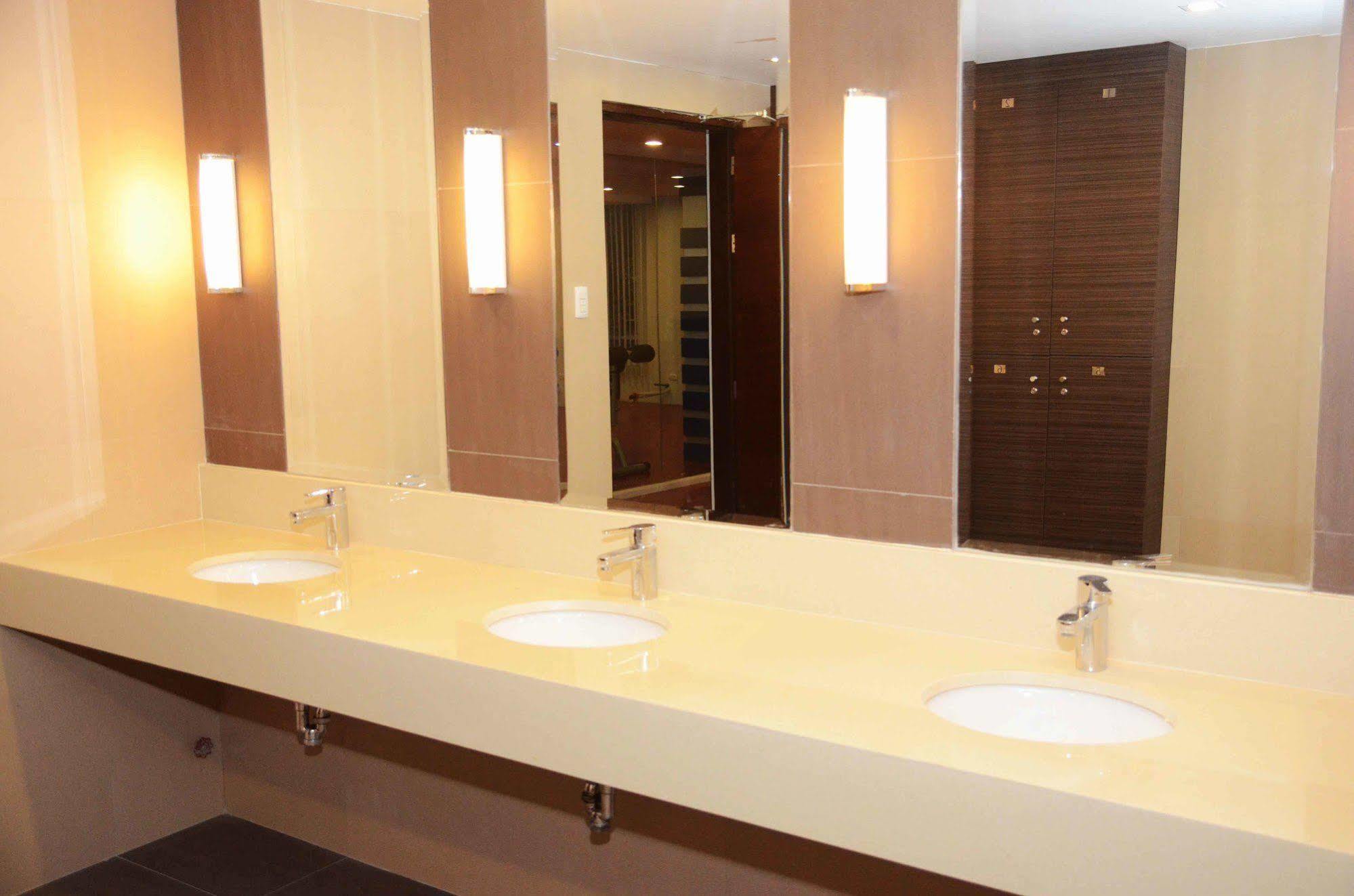 Stradella Hotel Pasig City Esterno foto
